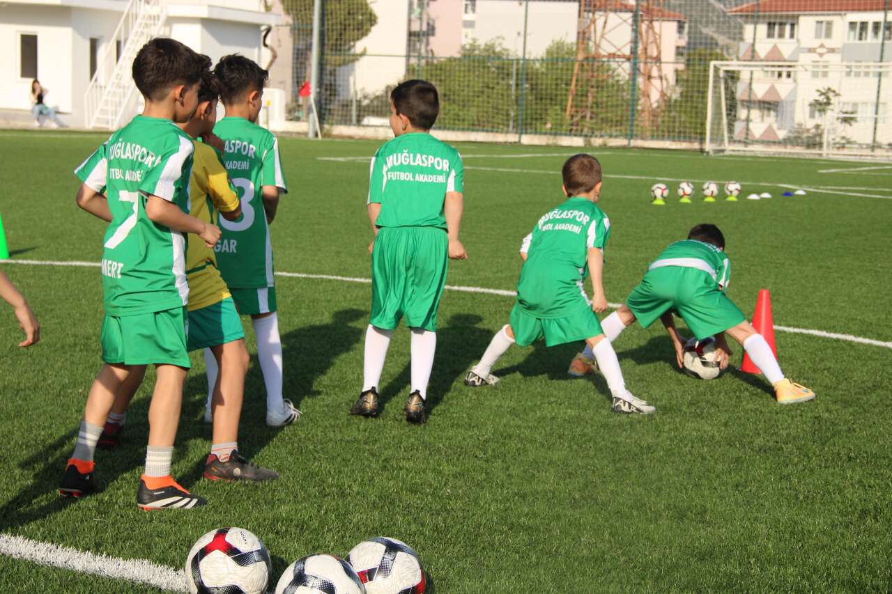 Muğlaspor Geleceğini Sahada Kuruyor: Futbol Okulları Yeniden Açıldı 2